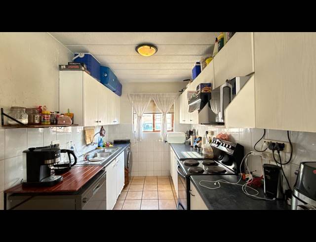 2 BEDROOM TOWNHOUSE FOR SALE IN GLENVISTA